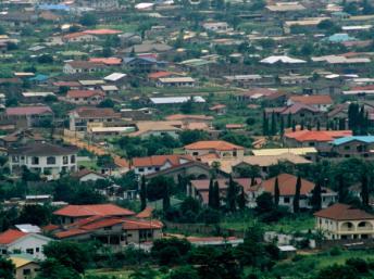 Une vue de Legon, un riche quartier de la banlieue d'Accra, au Ghana.
