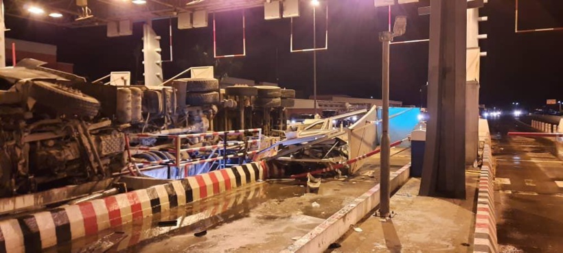 Fluidité et circulation fortement impactées sur l'Autoroute de l'Avenir dans le sens Dakar-Diamniadio-Aibd: renversement d'un camion à la gare de péage de Rufisque (SECAA)