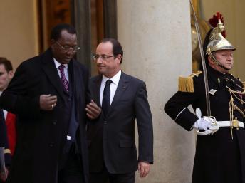 François Hollande (à droite) et Idriss Déby, le 5 décembre 2012 à Paris.