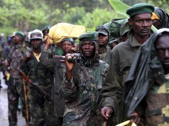 La rébellion congolaise du M23 se retirant de Sake, à 35 km de Goma, le 30 novembre 2012.