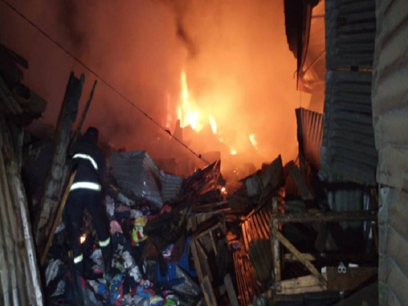 Incendie au marché zinc de Pikine: au moins 3 cantines parties en fumées