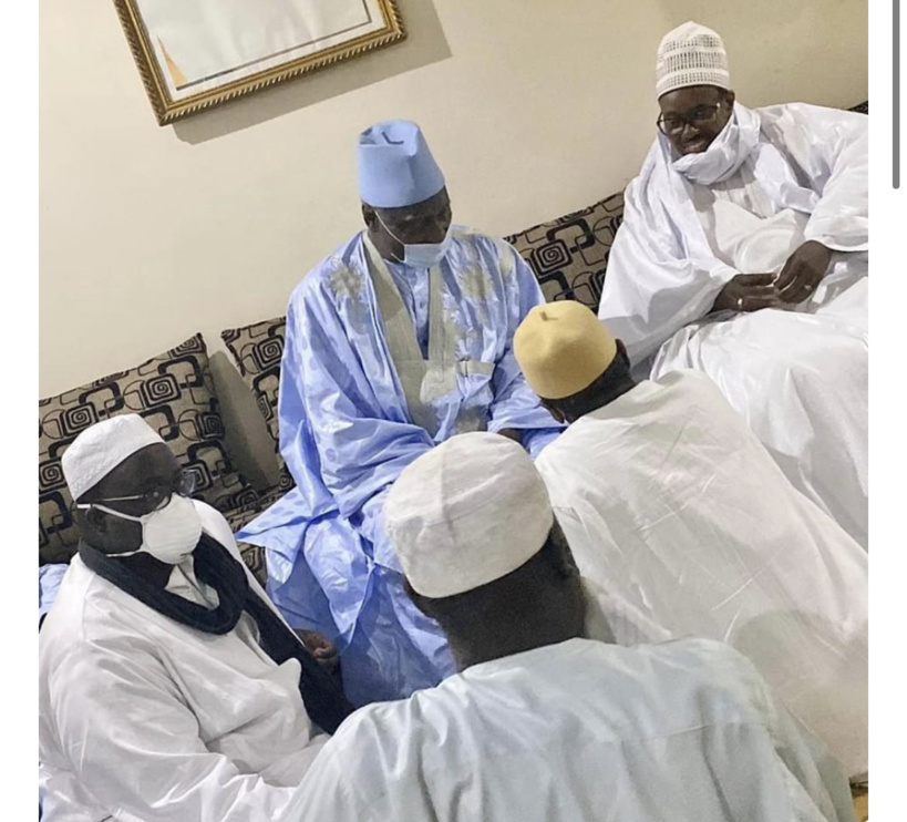 Serigne Mountakha envoie Serigne Basse Abdou Khadr remettre 100 millions au khalife des Tidianes pour les travaux d’achèvement de la mosquée Serigne Mountakha envoie Serigne Basse Abdou Khadr remettre 100 millions au khalife des Tidianes pour les travaux d’achèvement de la mosquée