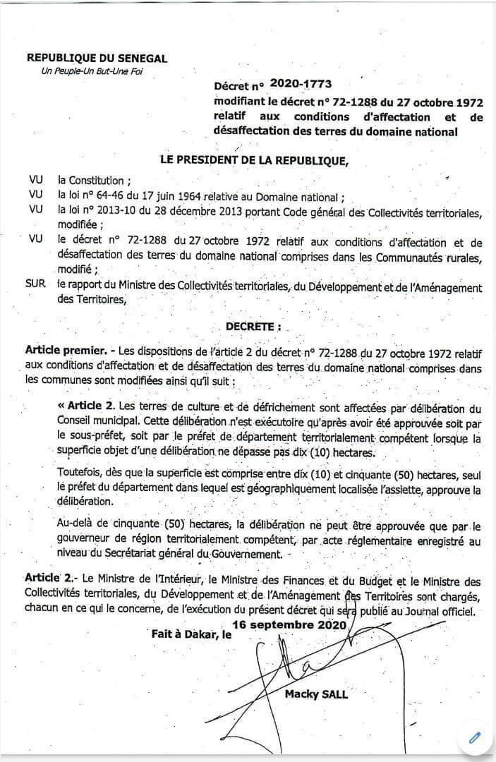 Macky signe la modification du décret portant affectation et désaffectation des terres du Domaine national (Document)