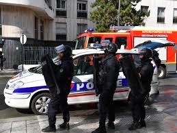 Attaque à l'arme blanche à Paris : plusieurs blessés, le parquet antiterroriste saisi