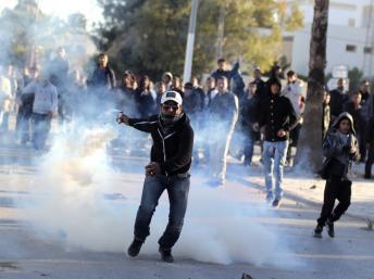 Heurts entre policiers et manifestants à Siliana, le 30 novembre 2012.
