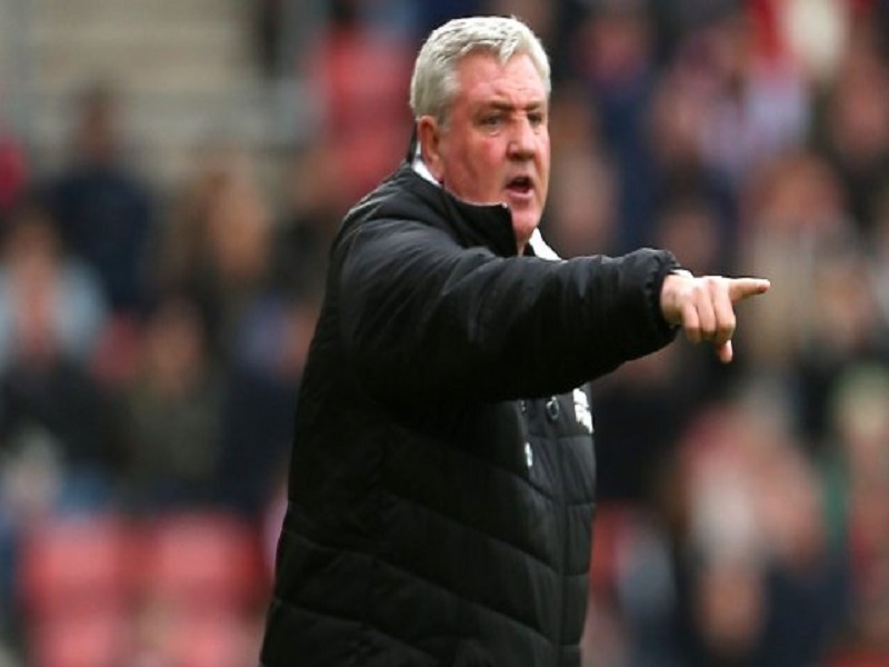 Newcastle : Steve Bruce cartonne la VAR