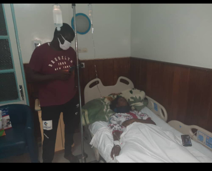 Une camerawoman de Dakaractu tabassée par des policiers, le Synpics condamne