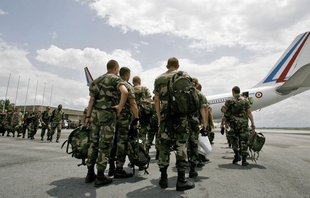 La France va aider à la formation de soldats ivoiriens