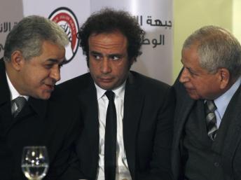 De g. à d. : les trois leaders de l'opposition Hamdeen Sabahy, Abdel Gelil Mostafa et Amr Hamzaoui, lors d'une conférence de presse au Caire, le 23 décembre 2012. REUTERS/Amr Abdallah Dalsh