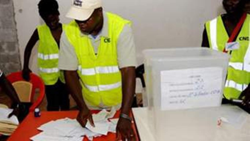 Scènes de liesses de l'UFDG après le scrutin de dimanche : le gouvernement guinéen met en garde Cellou Dalein Scènes de liesses de l'UFDG après le scrutin de dimanche : le gouvernement guinéen met en garde Cellou Dalein