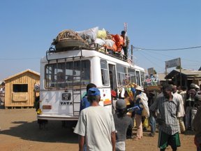 Madagascar: des bus chinois pour remplacer les taxis-brousse