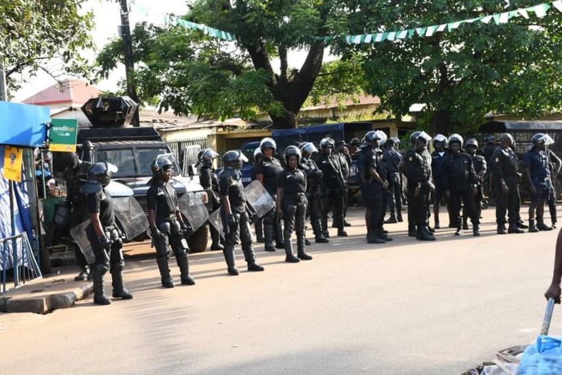 #Guinée - Cellou Dalein Diallo annonce être bloqué chez lui par la police et la gendarmerie #Guinée - Cellou Dalein Diallo annonce être bloqué chez lui par la police et la gendarmerie
