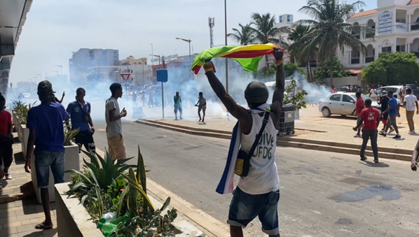 Manifestation des Guinéens de Dakar: des blessés et des véhicules caillassés