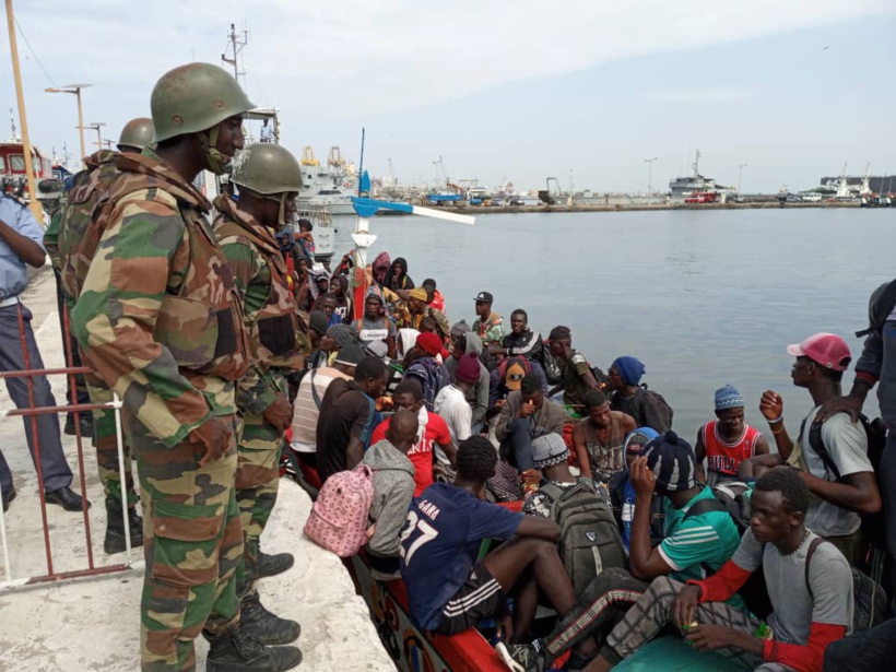 Au moins 164 migrants interceptés vendredi entre Mbour et Dakar dans deux pirogues dont l'une en feu Au moins 164 migrants interceptés vendredi entre Mbour et Dakar dans deux pirogues dont l'une en feu