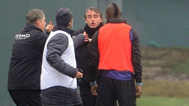 Balotelli et Mancini en viennent aux mains
