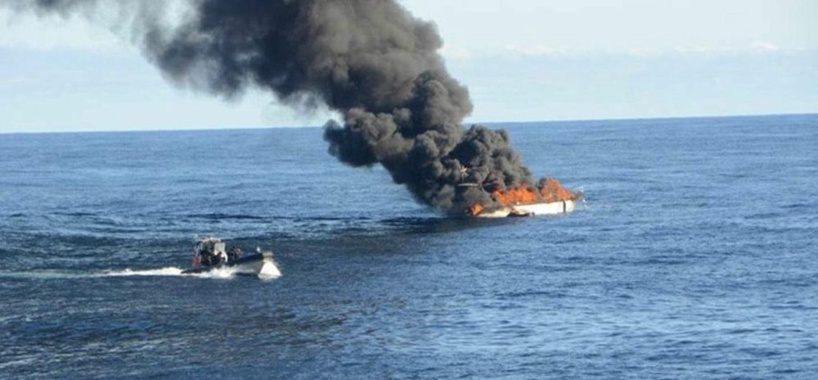 Trafic de drogue: Cernés par la Marine nationale, des trafiquants mettent le feu à leur navire Trafic de drogue: Cernés par la Marine nationale, des trafiquants mettent le feu à leur navire