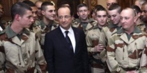 A Tulle, le président français rend visite à ses troupes