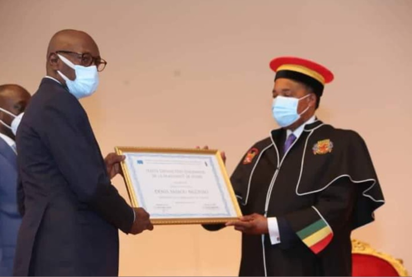 Brazzaville: le ministre Abdoulaye Diop a remis une distinction au Président Sassou Nguesso Brazzaville: le ministre Abdoulaye Diop a remis une distinction au Président Sassou Nguesso