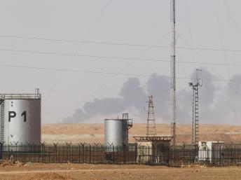 Opérations de déminage en cours, le 20 janvier 2013, sur le site gazier d'In Amenas. REUTERS/Louafi Larbi