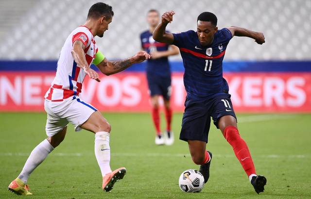 Dejan Lovren face à Anthony Martial lors de France-Croatie, le 8 septembre 2020 au Stade de France. — FRANCK FIFE / AFP