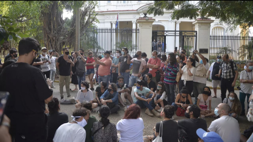 Cuba: après une nuit de protestations, 200 jeunes artistes se font entendre de l'État Cuba: après une nuit de protestations, 200 jeunes artistes se font entendre de l'État