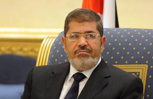 Egypte: l'opposition se radicalise, Morsi montre sa force