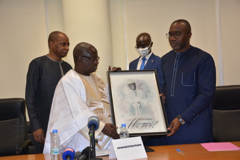 Passation de témoin à AIBD SA : Le DG de LAS rend mémorablement hommage à Abdoulaye Mbodji Passation de témoin à AIBD SA : Le DG de LAS rend mémorablement hommage à Abdoulaye Mbodji