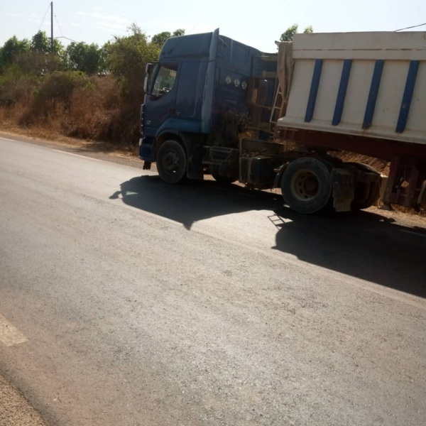 URGENT - Un camion heurte deux dames à Mboro, l’une qui avait un bébé sur le dos, est morte sur le coup URGENT - Un camion heurte deux dames à Mboro, l’une qui avait un bébé sur le dos, est morte sur le coup