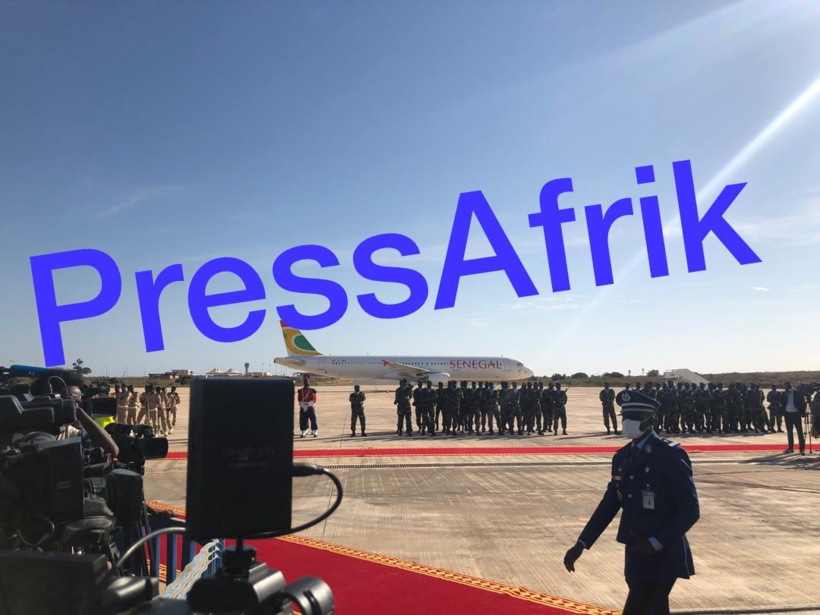 Hommage posthume à Pape Bouba Diop: Macky Sall arrive en retard à l’AIBD Hommage posthume à Pape Bouba Diop: Macky Sall arrive en retard à l’AIBD