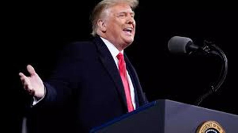 Etats-Unis: devant ses partisans, Trump s'accroche encore à une victoire à la présidentielle Etats-Unis: devant ses partisans, Trump s'accroche encore à une victoire à la présidentielle