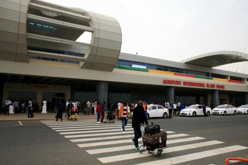 Complicité de trafic de migrants : 8 policiers en service à l'aéroport international Blaise Diagne de Diass arrêtés Complicité de trafic de migrants : 8 policiers en service à l'aéroport international Blaise Diagne de Diass arrêtés