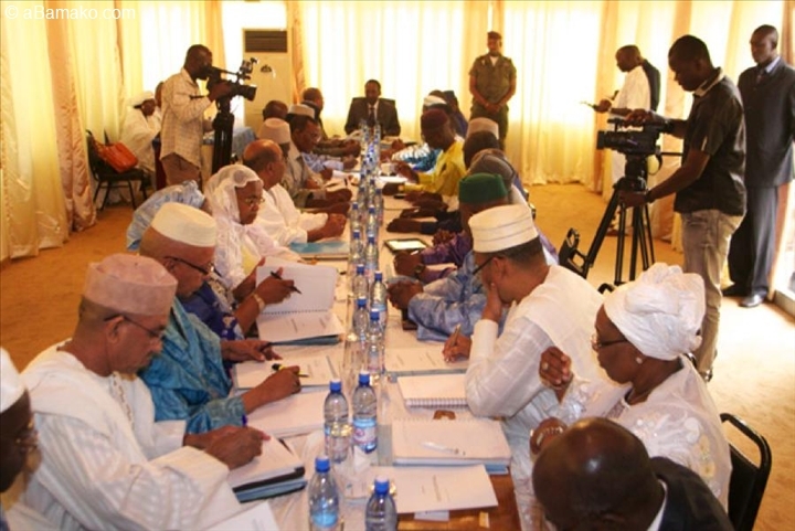aBamako.com par A S Conseil des ministres extraordinaire Bamako, le 11 janvier 2013 à la résidence du président par interim