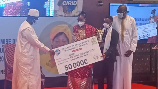 Prix Macky Sall pour le dialogue en Afrique: Pourquoi la mère du Président kenya, Mama Ngina Kenyatta a été choisie Prix Macky Sall pour le dialogue en Afrique: Pourquoi la mère du Président kenya, Mama Ngina Kenyatta a été choisie