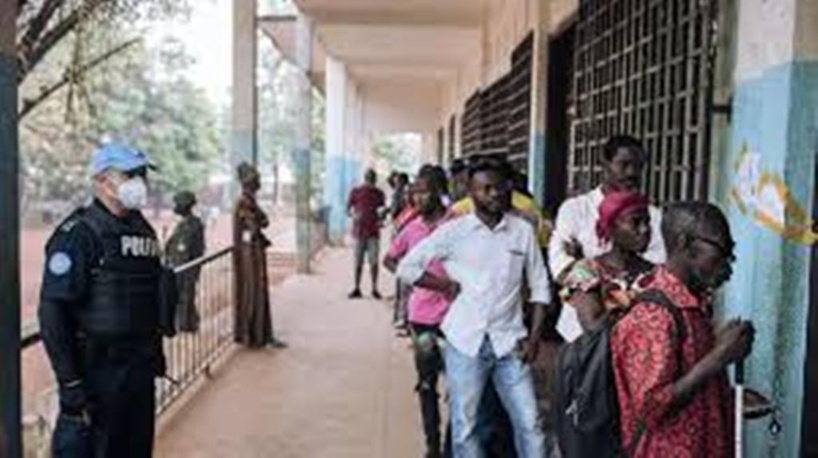 Présidentielle en Centrafrique : début d'une journée de vote sous haute tension