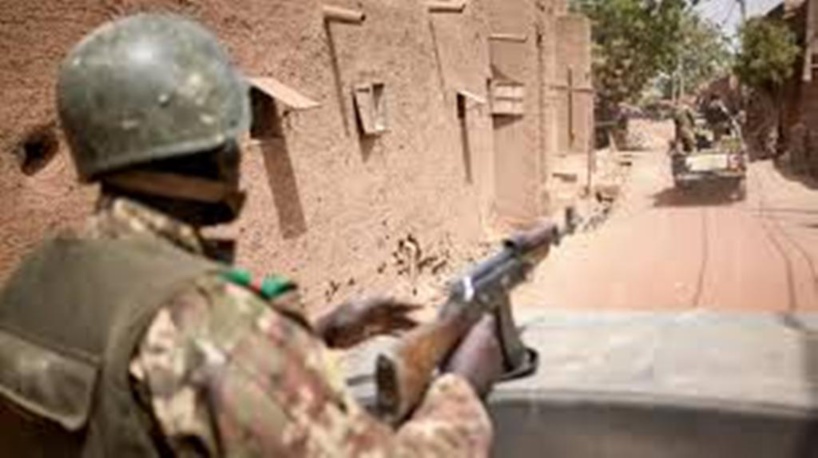 Au Mali, l'armée annonce avoir tué une dizaine de jihadistes présumés près du Burkina Faso