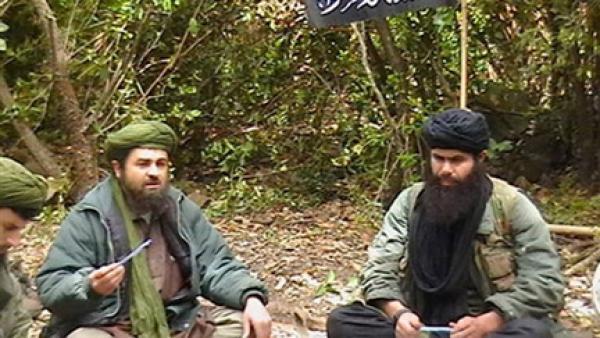Abdel Malek Droukdel (d) avec Abu Mussab Abdel Wadoud, du groupe terroriste algérien GSPC (Photo : AFP)