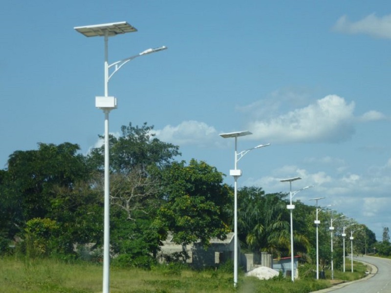 Electrification : Un programme de 100.000 lampadaires solaires sera lancé en 2021 (Macky Sall)