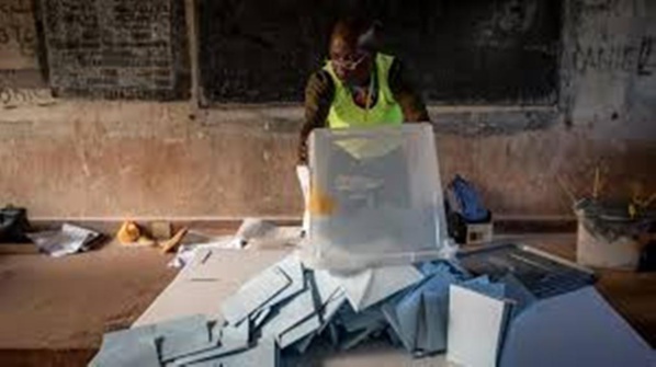 Élections en Centrafrique: l'opposition conteste la méthode de compilation des résultats Élections en Centrafrique: l'opposition conteste la méthode de compilation des résultats
