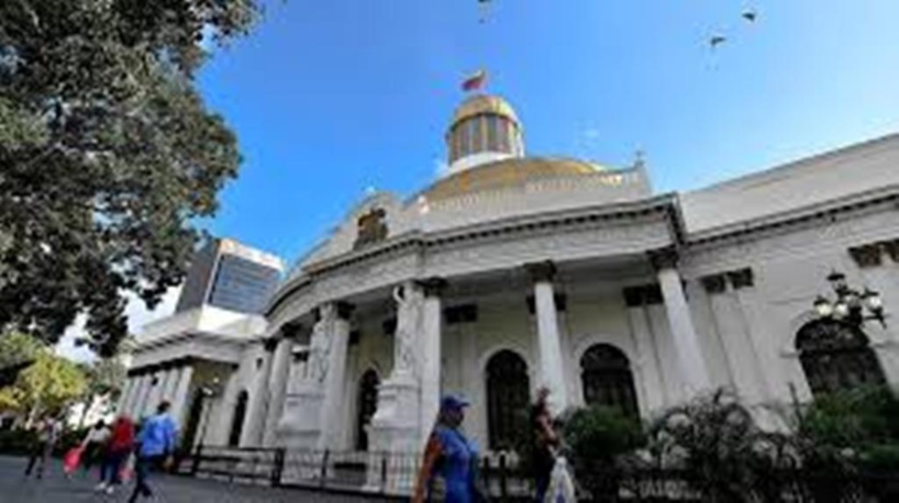 Venezuela: la nouvelle Assemblée nationale entre en fonction, la précédente reste en place