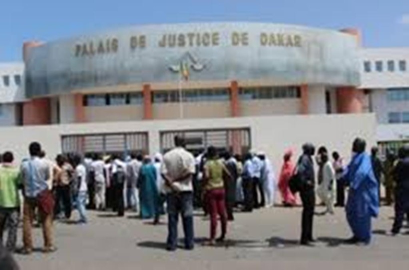 Affaire Cheikh Gadiaga: Me Clédor Ly accuse le Parquet d’avoir réécrit le délit d’injure pour lui donner un autre sens Affaire Cheikh Gadiaga: Me Clédor Ly accuse le Parquet d’avoir réécrit le délit d’injure pour lui donner un autre sens