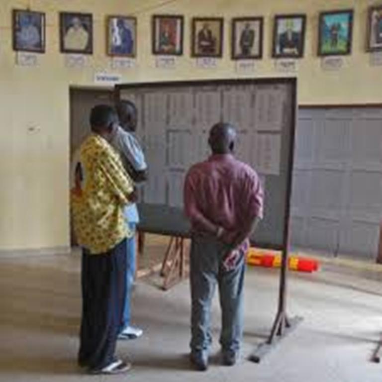 Congo-B: la révision des listes électorales, prélude à la présidentielle, fait polémique