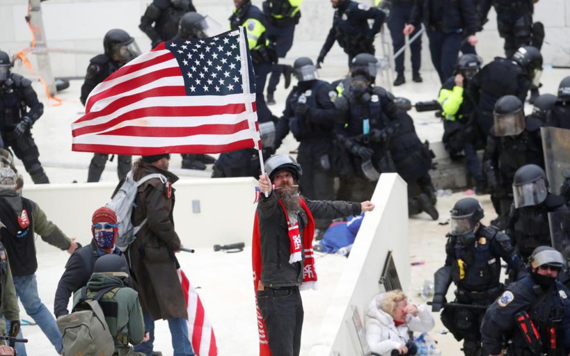 Mort d'un policier blessé lors d'affrontements avec des partisans pro-Trump, indique la police du Capitole Mort d'un policier blessé lors d'affrontements avec des partisans pro-Trump, indique la police du Capitole