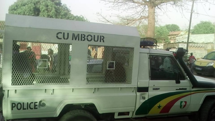 A Mbour, 16 personnes interpellées par la Police lors de la 1ère nuit du couvre-feu A Mbour, 16 personnes interpellées par la Police lors de la 1ère nuit du couvre-feu