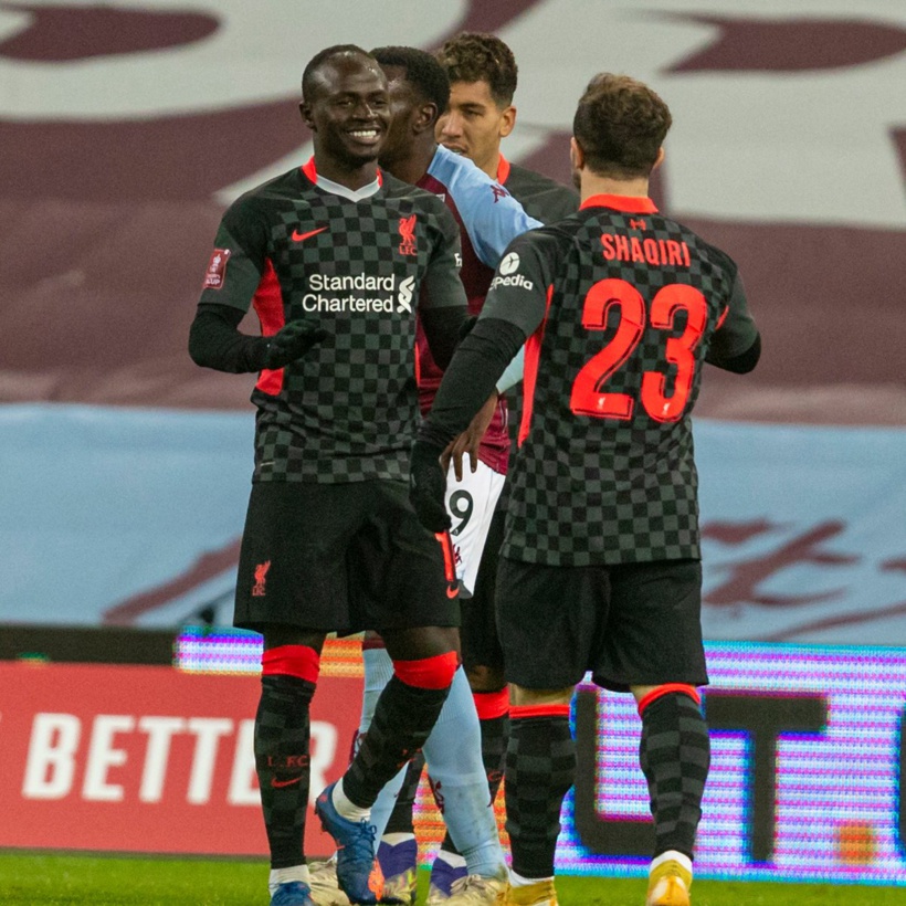 Liverpool se réveille en Cup et écrase Aston Villa: doublé de Sadio Mané Liverpool se réveille en Cup et écrase Aston Villa: doublé de Sadio Mané