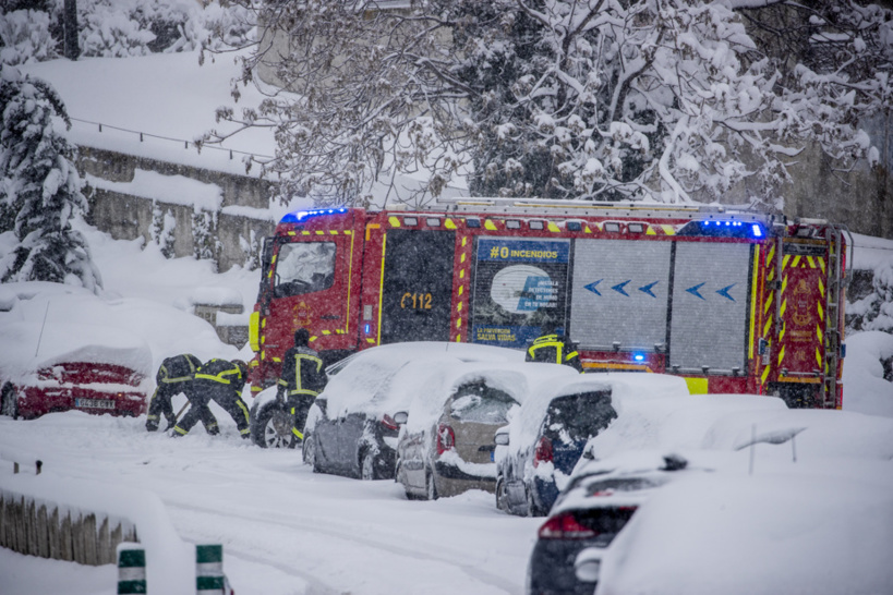 Une tempête de neige crée le chaos et fait trois morts Une tempête de neige crée le chaos et fait trois morts