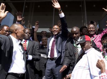 Kenya : embarras de la communauté internationale face à la victoire d'Uhuru Kenyatta