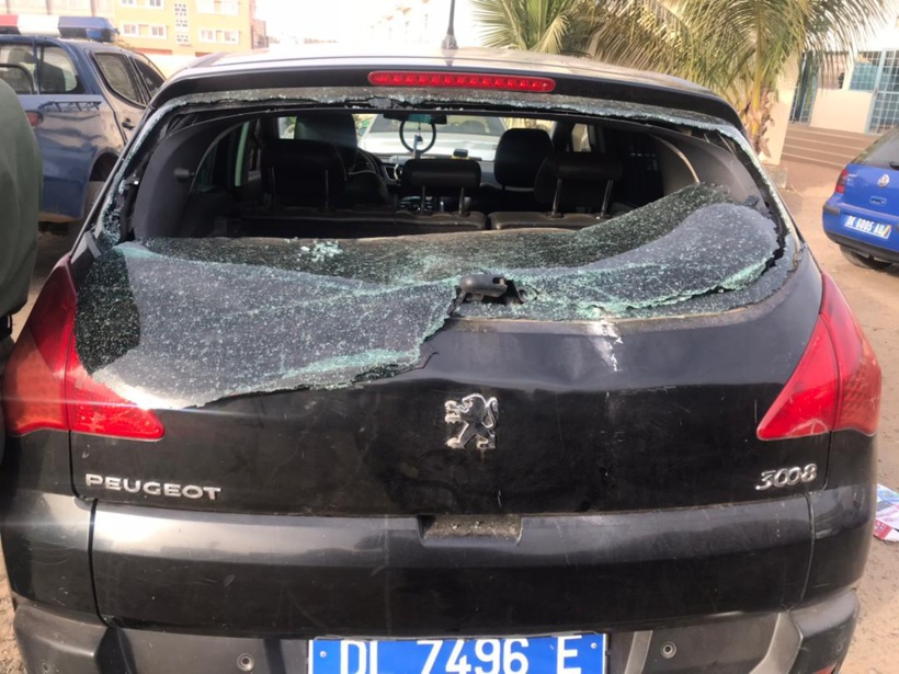 Keur Massar: Des véhicules détruits par un mystérieux individu, la gendarmerie mène l'enquête (Images)