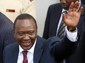 L'abandon des charges contre son coaccusé de remet pas en cause les poursuites de la CPI contre Uhuru Kenyatta, ici à Gatundu, sa ville natale, le dimanche 10 mars. REUTERS/Marko Djurica