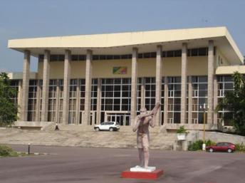 Vue extérieure du Palais du parlement du Congo-Brazzaville assemblee-nationale.cg
