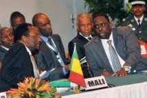 Macky Sall et Dioncounda Traoré en conférence de presse conjointe à l’aéroport LSS